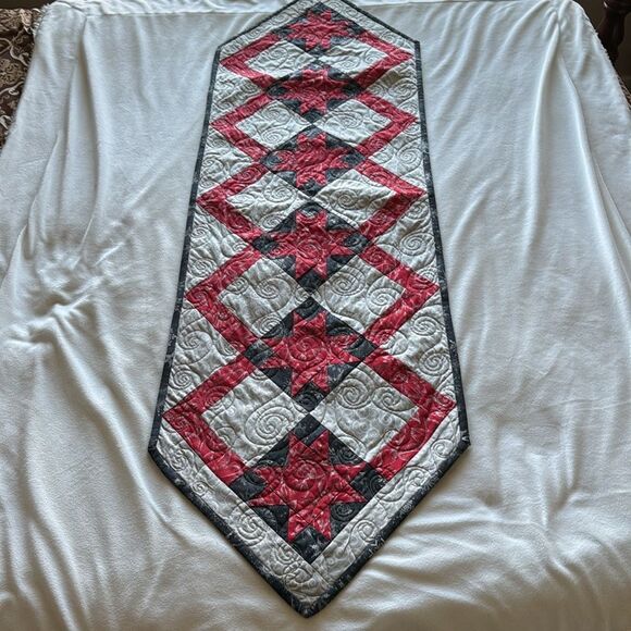 Handcrafted winter table runner - Picture 2 of 8